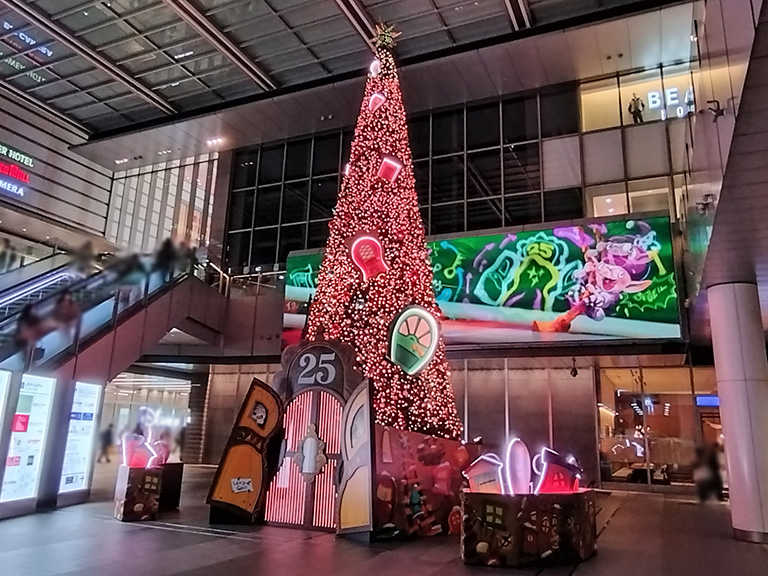 jrgatetower-christmastree-2025-1.jpg