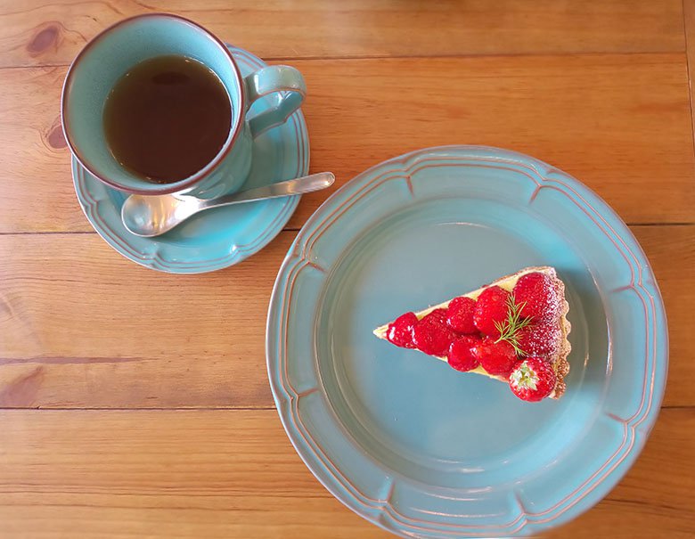 千種区・吹上のタルトが美味しい洋菓子店「biquette(ビケット)」はイートインもおすすめ♪青い食器がおしゃれです。