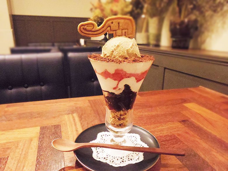 西尾市「ぞうめし屋」の2号店♪ノリタケの森近くにある「喫茶ゾウメシ」の限定ティラミスパフェとカスタードプリンが絶品…!!