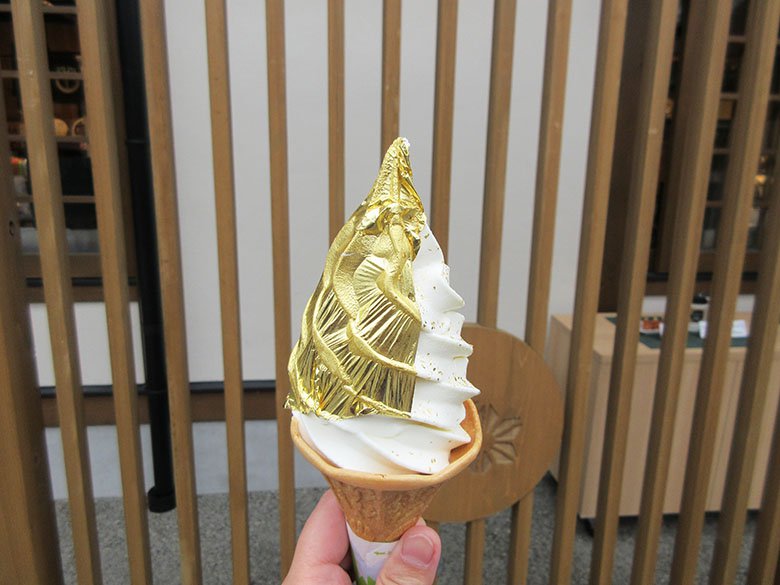 名古屋城周辺にあるグルメ・観光スポット「金シャチ横丁」