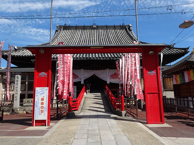 恋のパワースポットとしても知られる南区「笠寺観音」。恵方がめぐる尾張四観音の一つです。