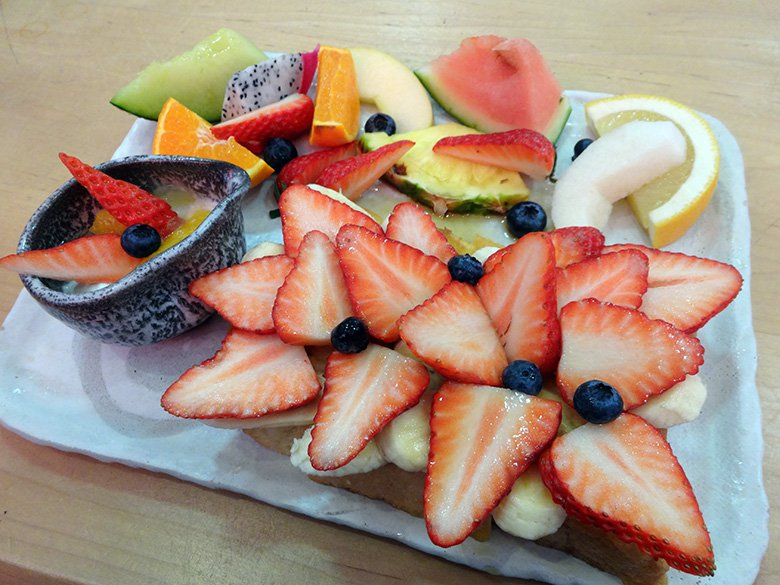 色々な種類のフルーツがたっぷり!名古屋市瑞穂区・桜山にある「トップフルーツ八百文」のフレンチトーストが凄い!モーニングやパフェも大人気です!