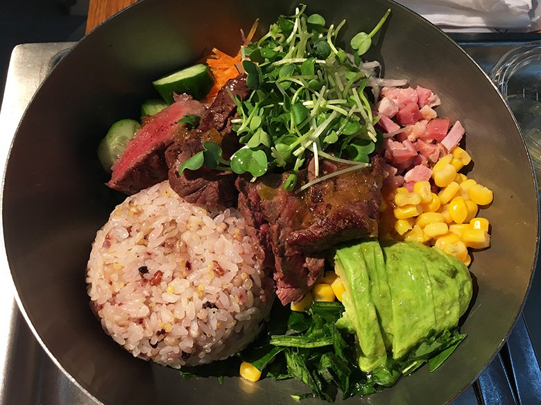 ヘルシー志向のあなたにも!がっつりいきたいあなたにも!中区「MOLNODA(モルノダ)」は今自分に必要なボウルを100種類の中から選べます!