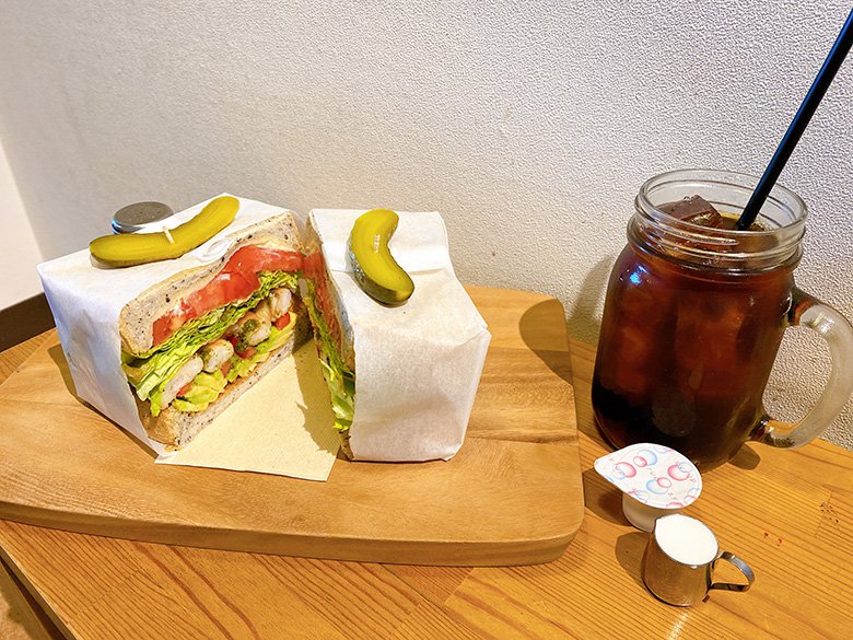 美味しい珈琲を飲みたくなったら名古屋市中村区にある「豆助珈琲」へ!香り高い珈琲と一緒にボリューミーなサンドイッチもオススメです!