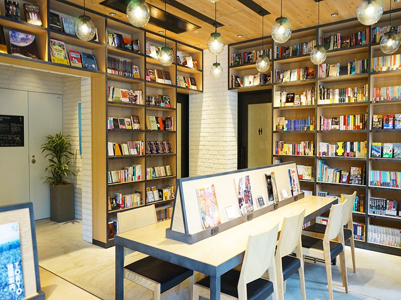 本好きにはたまらない!!「LAMP LIGHT BOOKS CAFE(ランプライトブックスカフェ)」は宿泊もできる、24時間営業のブックカフェです。