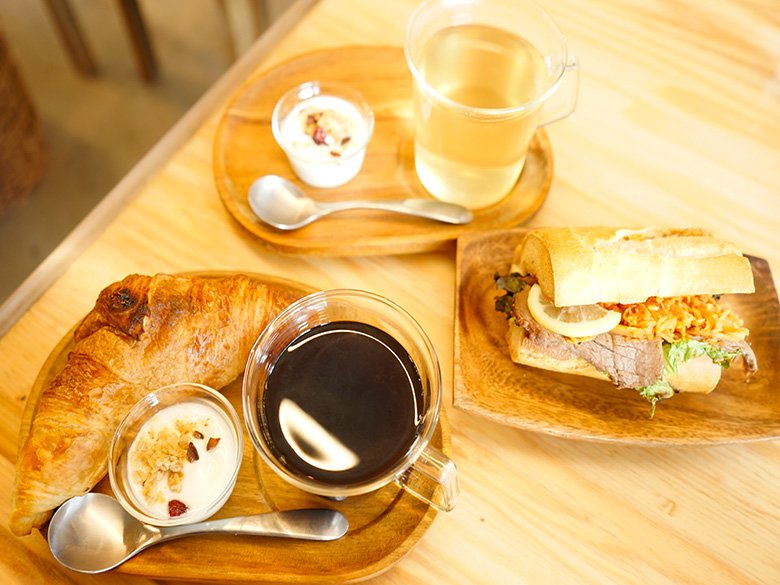 覚王山駅近くにある「BASE COFFEE(ベースコーヒー覚王山)」では、世界各国から選りすぐったスペシャルティコーヒーを頂けます。