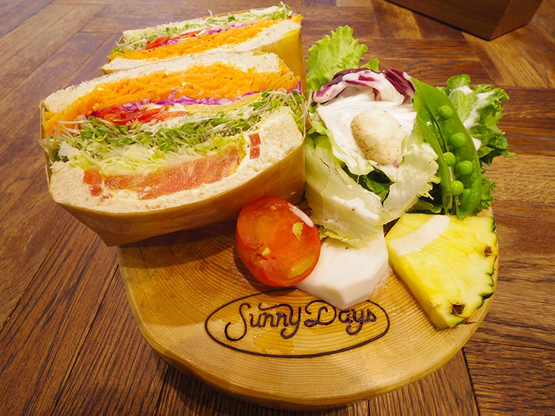 ハワイのお店が名古屋初上陸!松坂屋名古屋店南館2階にある「SunnyDays Nagoya(サニーデイズ)」のスプラウトサンドイッチはインパクト大でボリューミー!