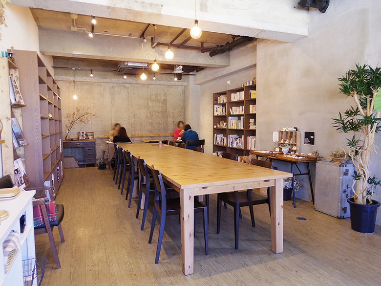 地下鉄鶴舞線「平針」駅からすぐ！おしゃれなブックカフェ「キッサ マシマロ」で、美味しいキッシュを頂きながらのんびり読書♪