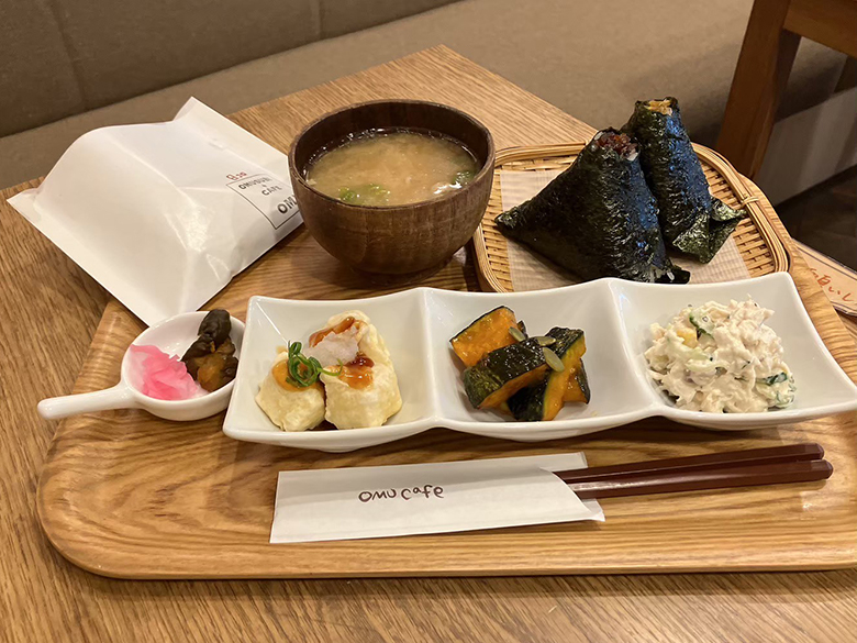 みよし市にある「おむすび+カフェ OMU」で体にやさしいお惣菜ランチを満喫！