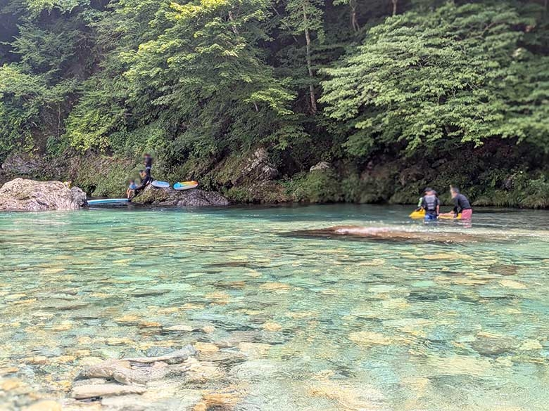 岐阜県の『板取川』は、宙に浮ける川として話題!川遊び&バーベキューも楽しめる人気スポットです