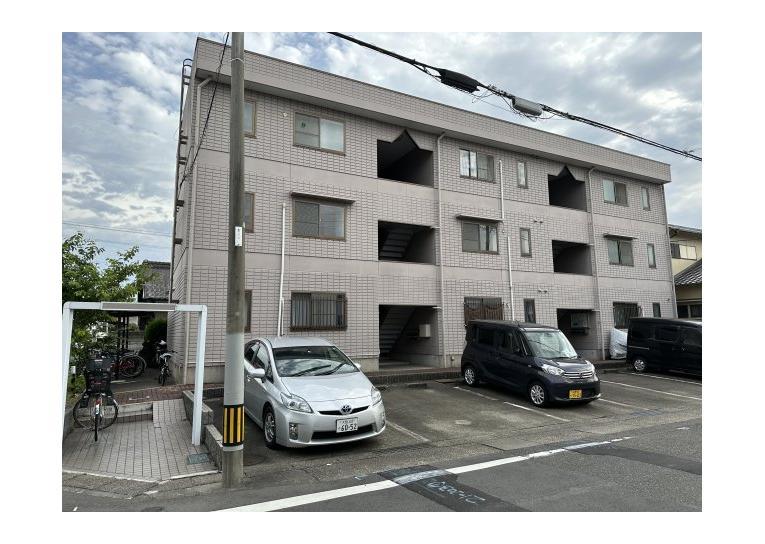 サンハウス横前の外観