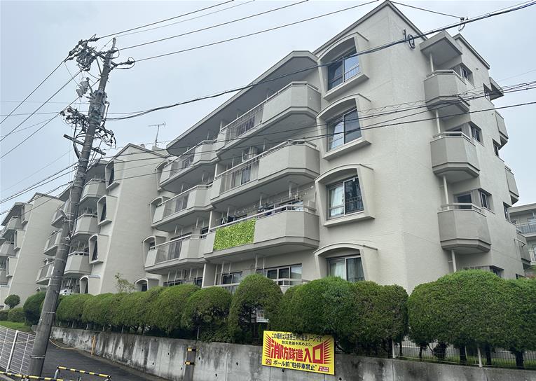 本地ヶ原住宅10棟 404号室の外観