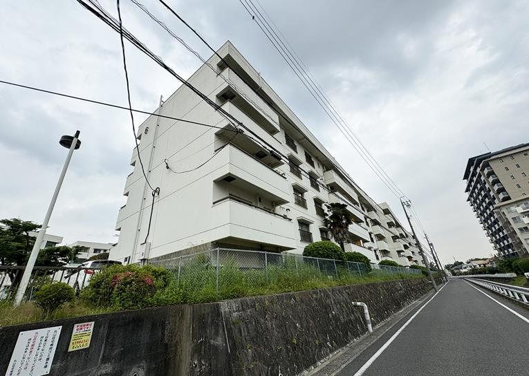 丸山住宅６号棟３０５号室の外観