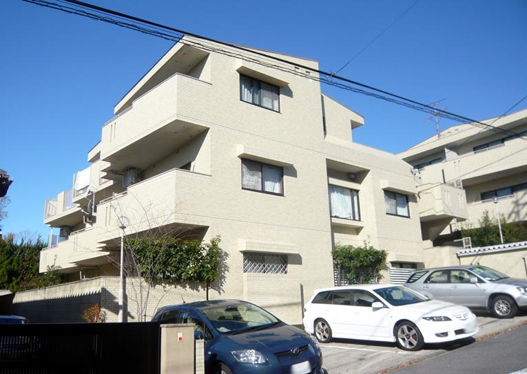 鉄村マンション 南棟の外観