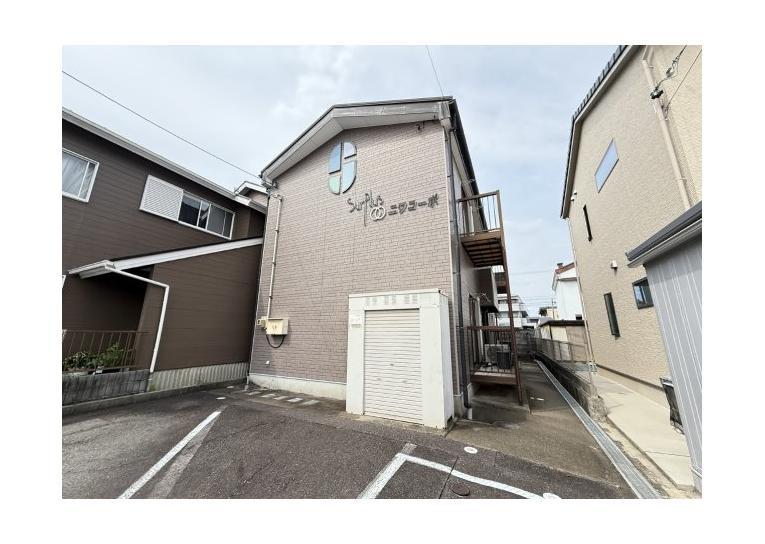 Surplusニワコーポの外観