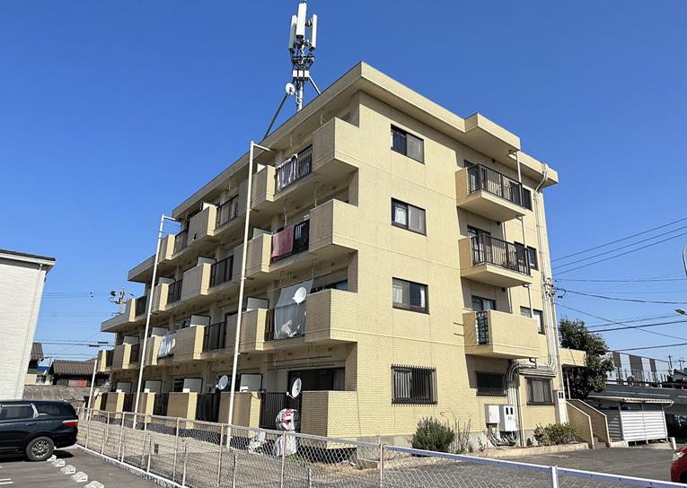 ファミール寺本の外観