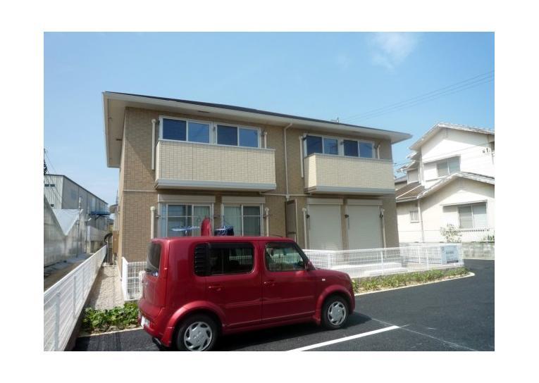 カーミー・芳川　B棟の外観