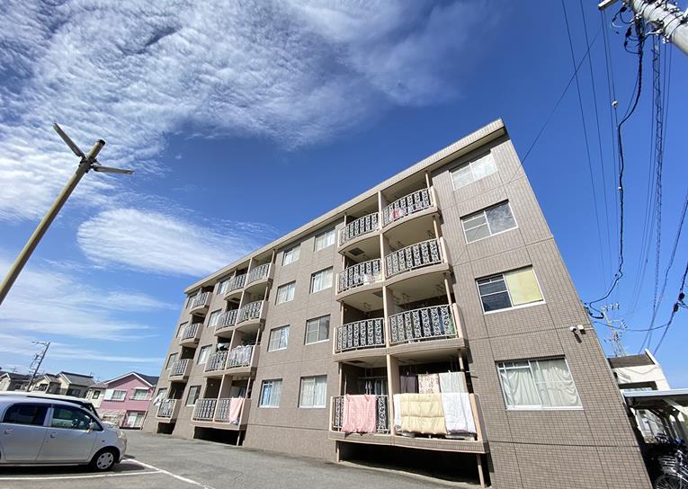 ファミールK向山の外観