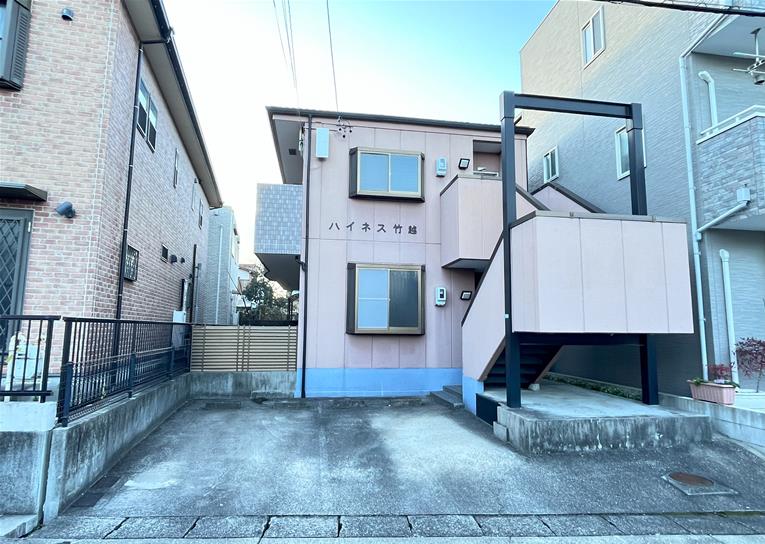 ハイネス竹越の外観