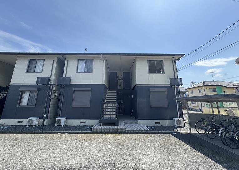 スメルズHISAKA B棟の外観