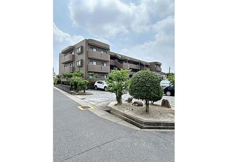 グランドコート��鴻の巣の外観