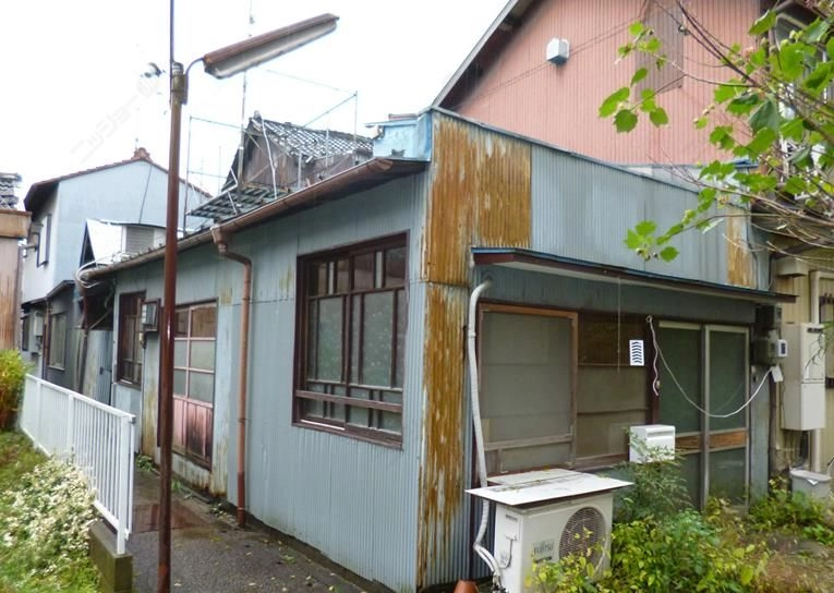 松鴻町福地貸家の外観