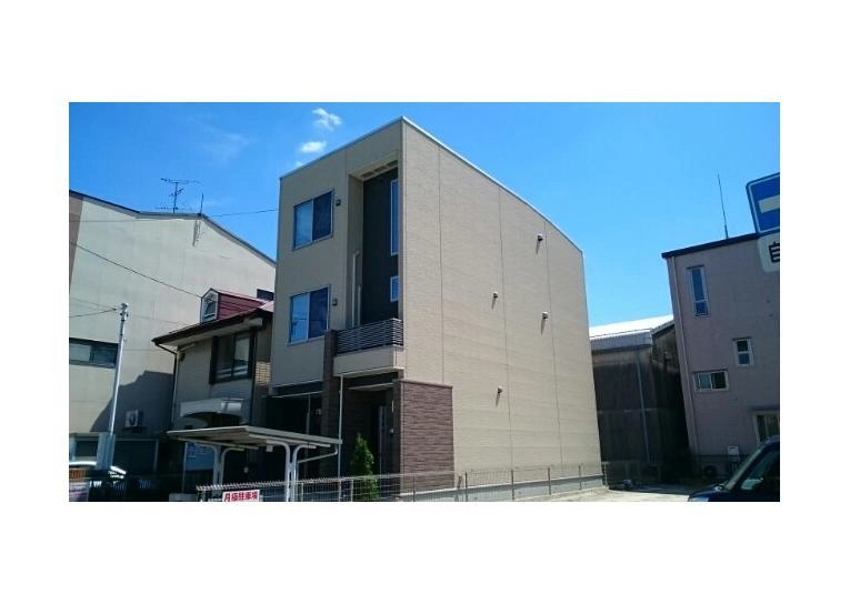 レ・セーナの外観