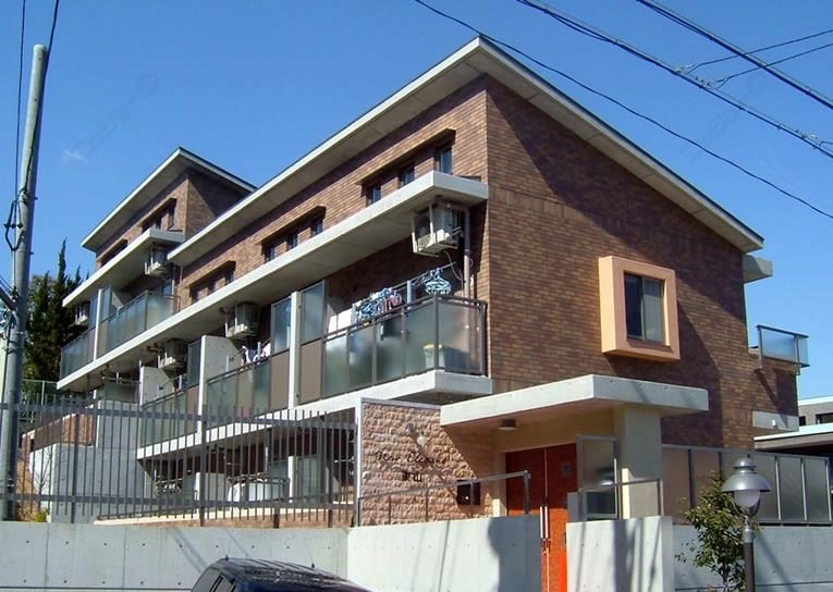 ニューエレガント東山の外観