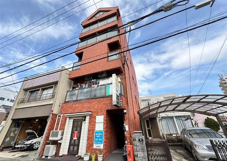 岩本友光ビルの外観