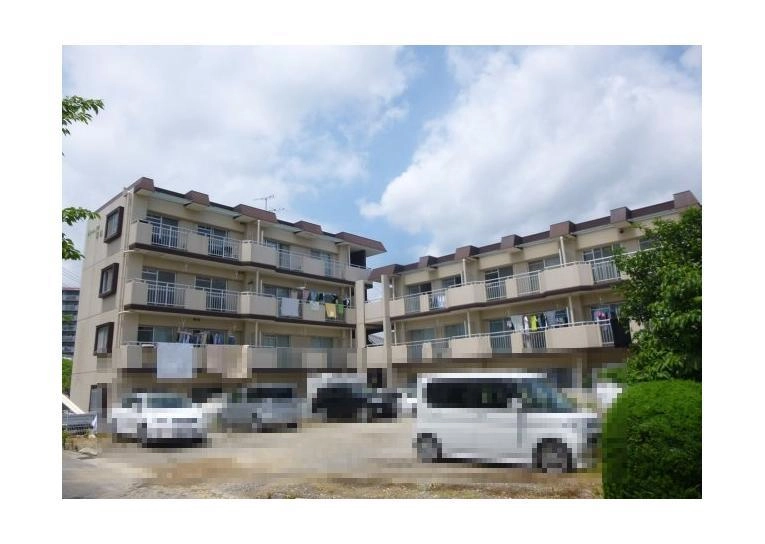 グリーンハイツ東山の外観