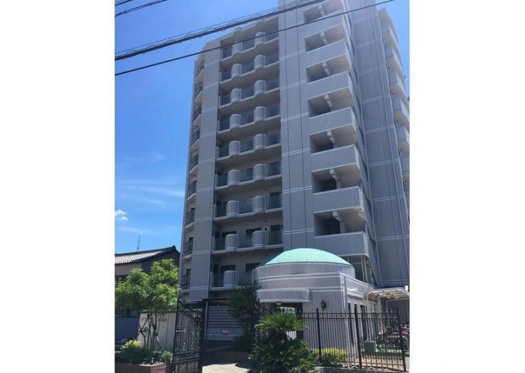 グランプラス西島の外観