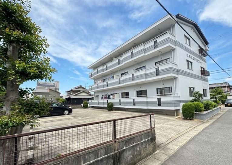 松崎パストラルコートの外観