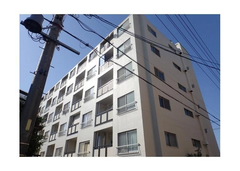 新宿ビルの外観