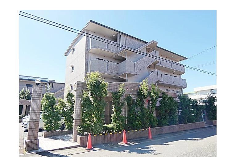 マ  ・メゾン小牧原　北館の外観