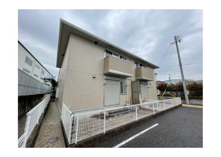 カーミー・芳川　A棟 の外観