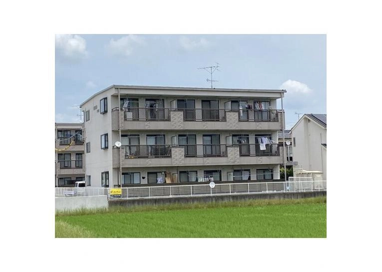 WING1号館の外観