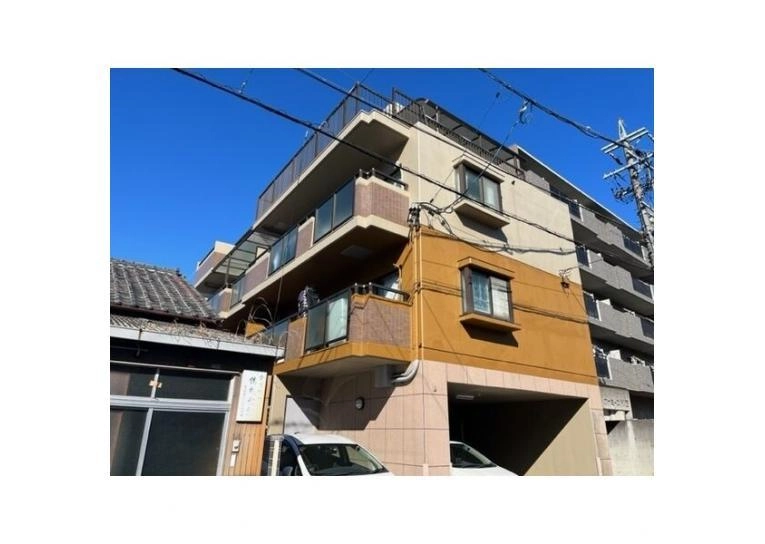 ファミーユ城西の外観