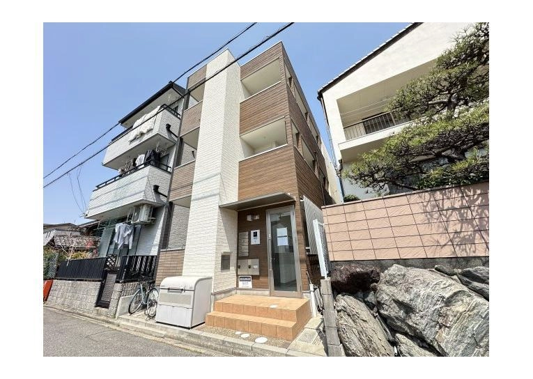 カーサルピナスティーアールの外観