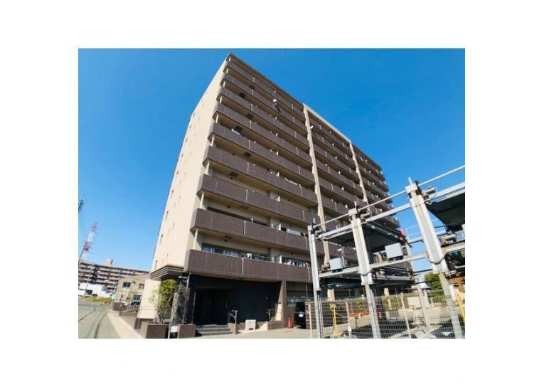 ロイヤルクレストベイレジデンスの外観