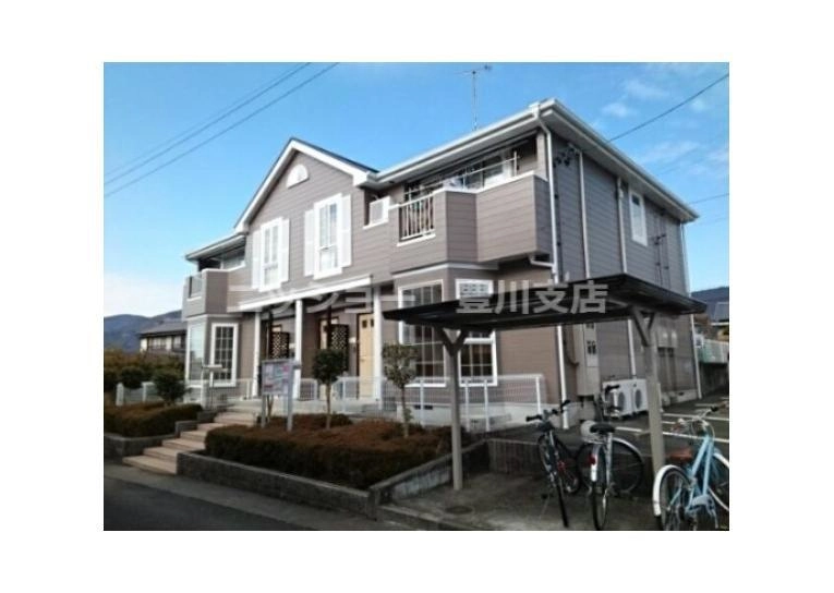 クレストール富沢の外観