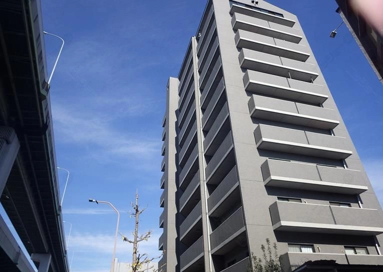 ファヴォール白壁の外観