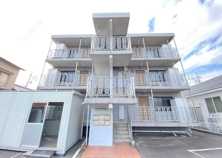 磯貝マンションの外観