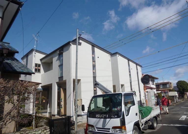 プラスワン　南棟の外観