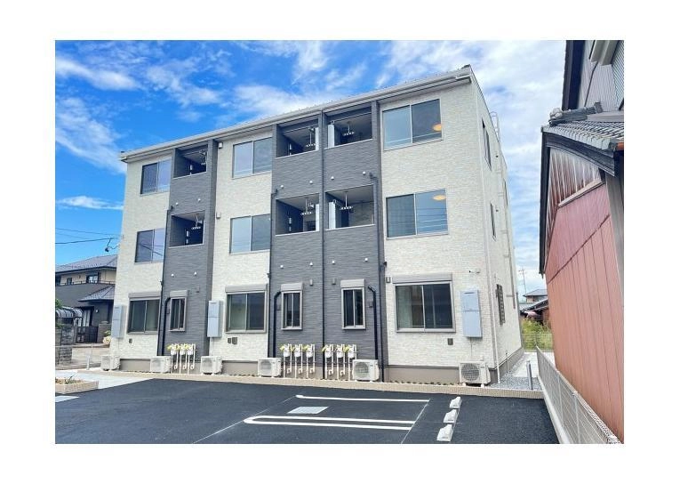 ホワイトメゾン錦の外観