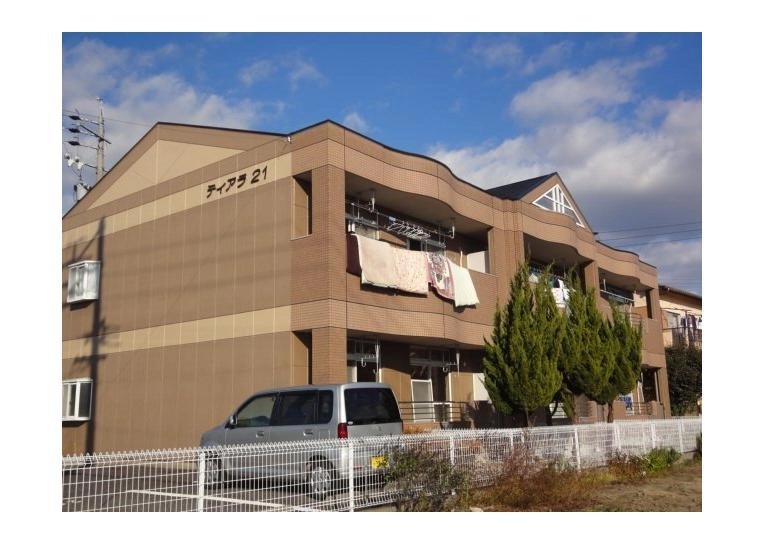 ティアラ２１の外観