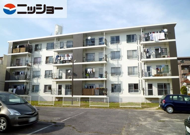 服部コーポの外観