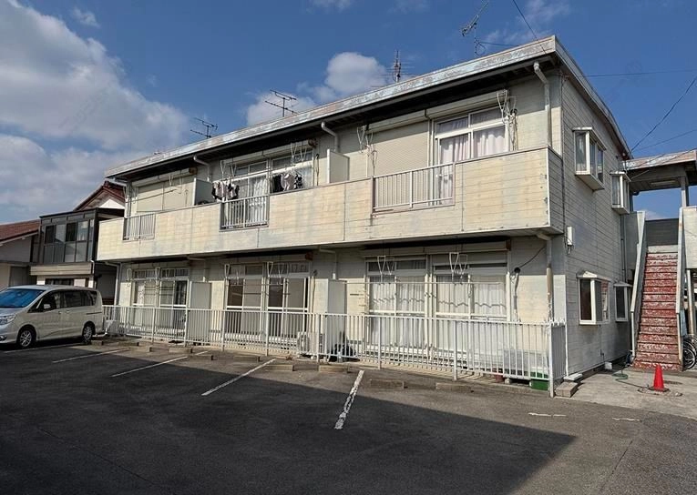 シャンポールたなはし１号館の外観