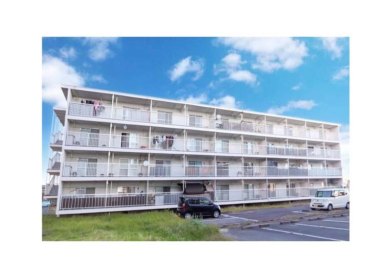 ビレッジハウス共和4号棟の外観