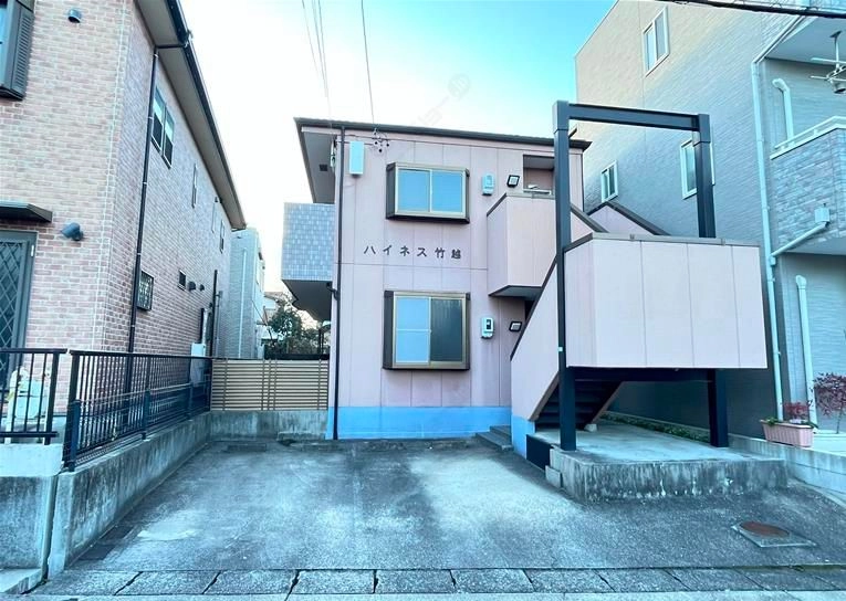 ハイネス竹越の外観