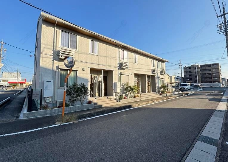 トリシア高前の外観